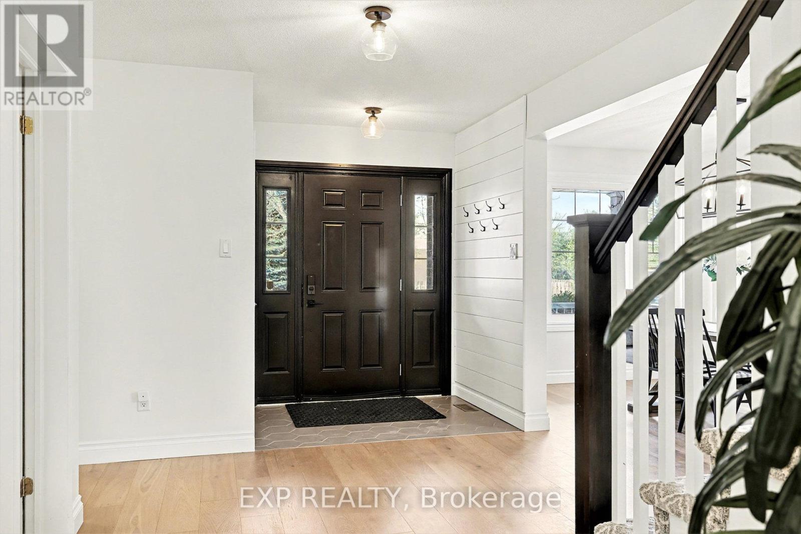 26 Thresher Avenue, Ottawa, Ontario  K2S 1X8 - Photo 3 - X12606212