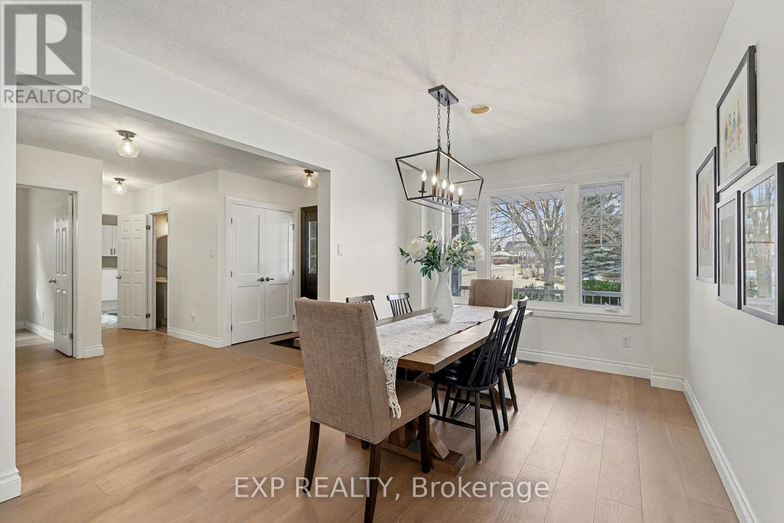 26 Thresher Avenue, Ottawa, Ontario  K2S 1X8 - Photo 7 - X12606212