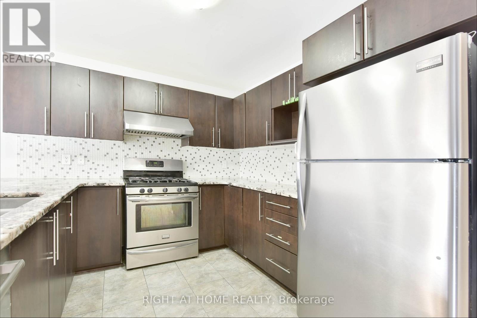 322 Brettonwood Ridge, Ottawa, Ontario  K2T 0H8 - Photo 8 - X12606322