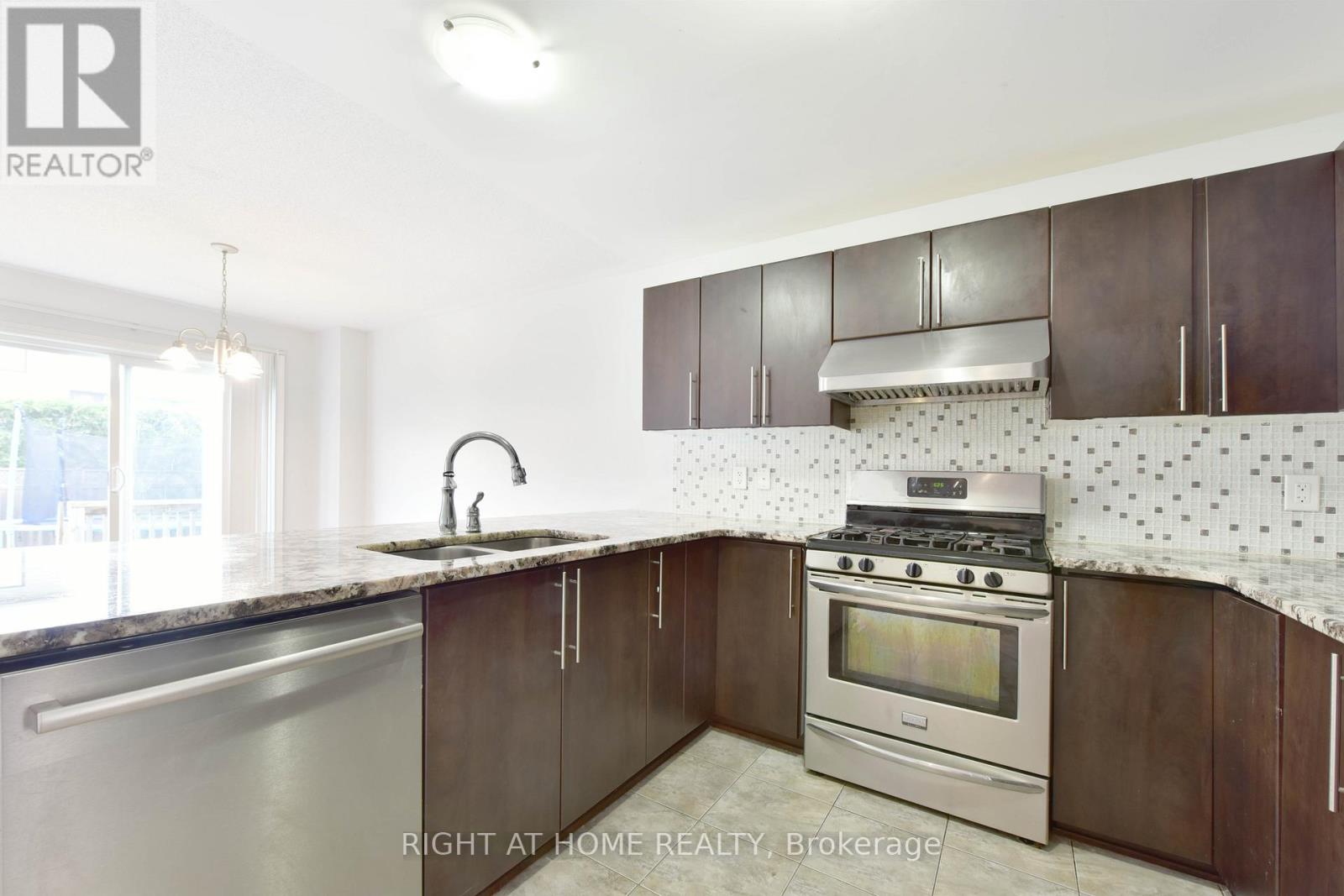 322 Brettonwood Ridge, Ottawa, Ontario  K2T 0H8 - Photo 9 - X12606322