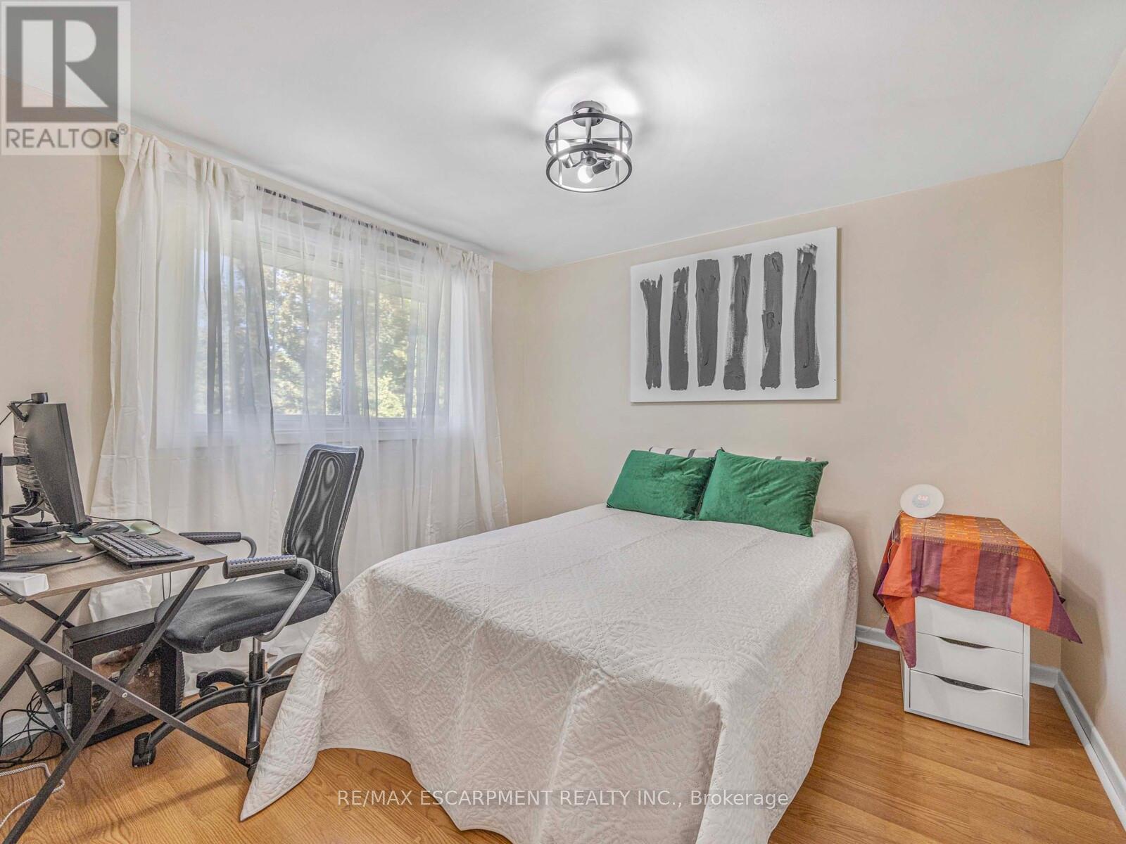 10 Alexander Street, Brampton, Ontario  L6V 1H6 - Photo 17 - W12445099