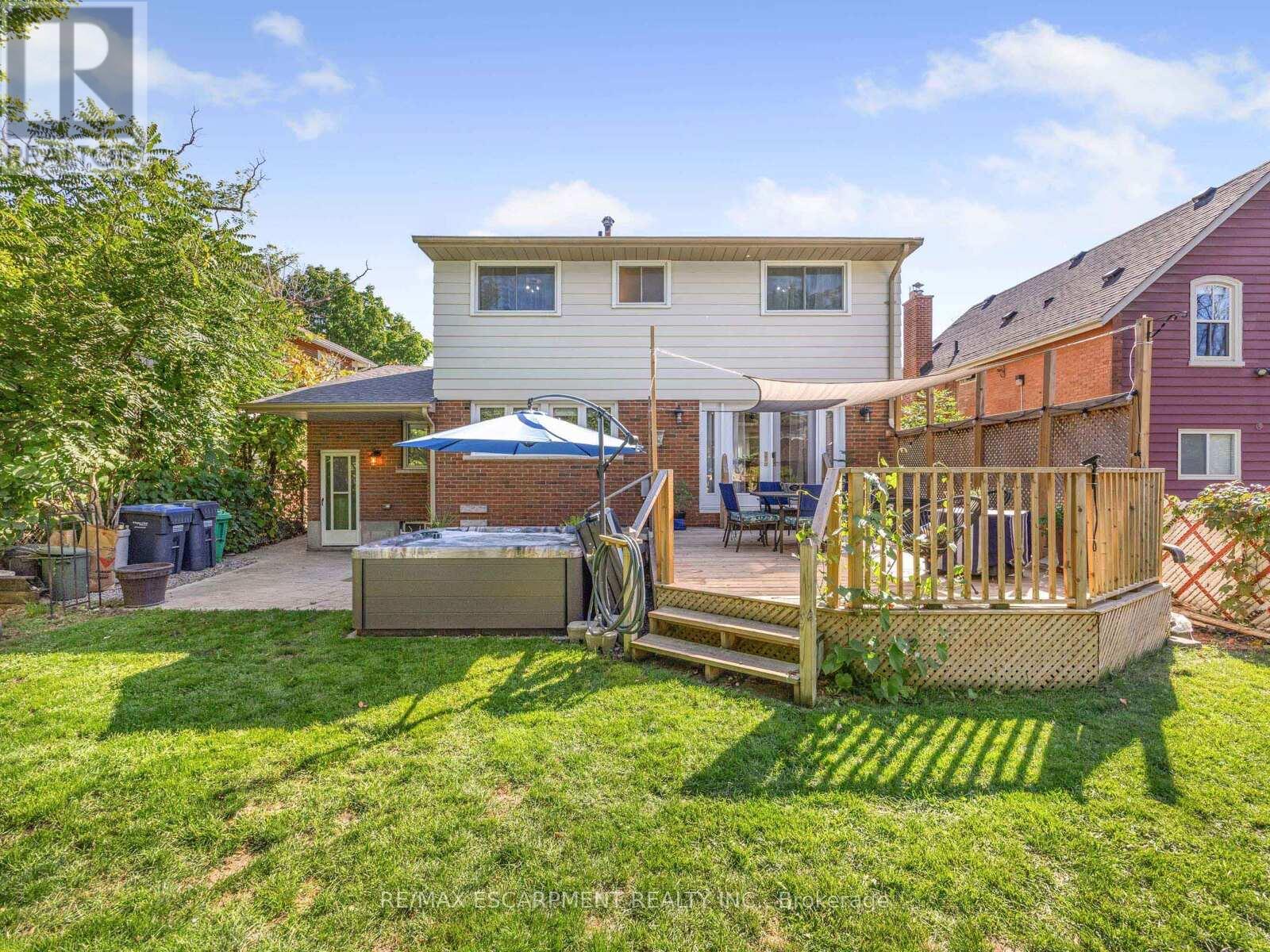 10 Alexander Street, Brampton, Ontario  L6V 1H6 - Photo 34 - W12445099