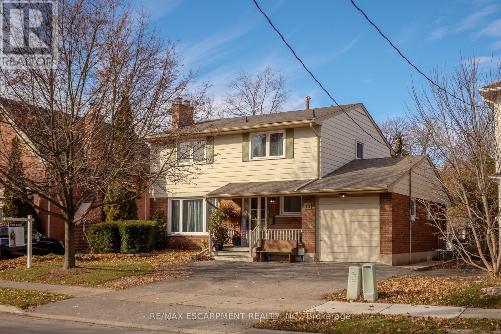 10 Alexander Street, Brampton, Ontario  L6V 1H6 - Photo 2 - W12445099