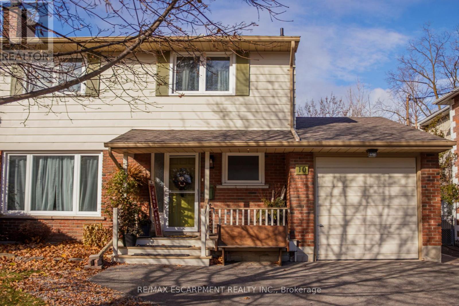 10 Alexander Street, Brampton, Ontario  L6V 1H6 - Photo 3 - W12445099