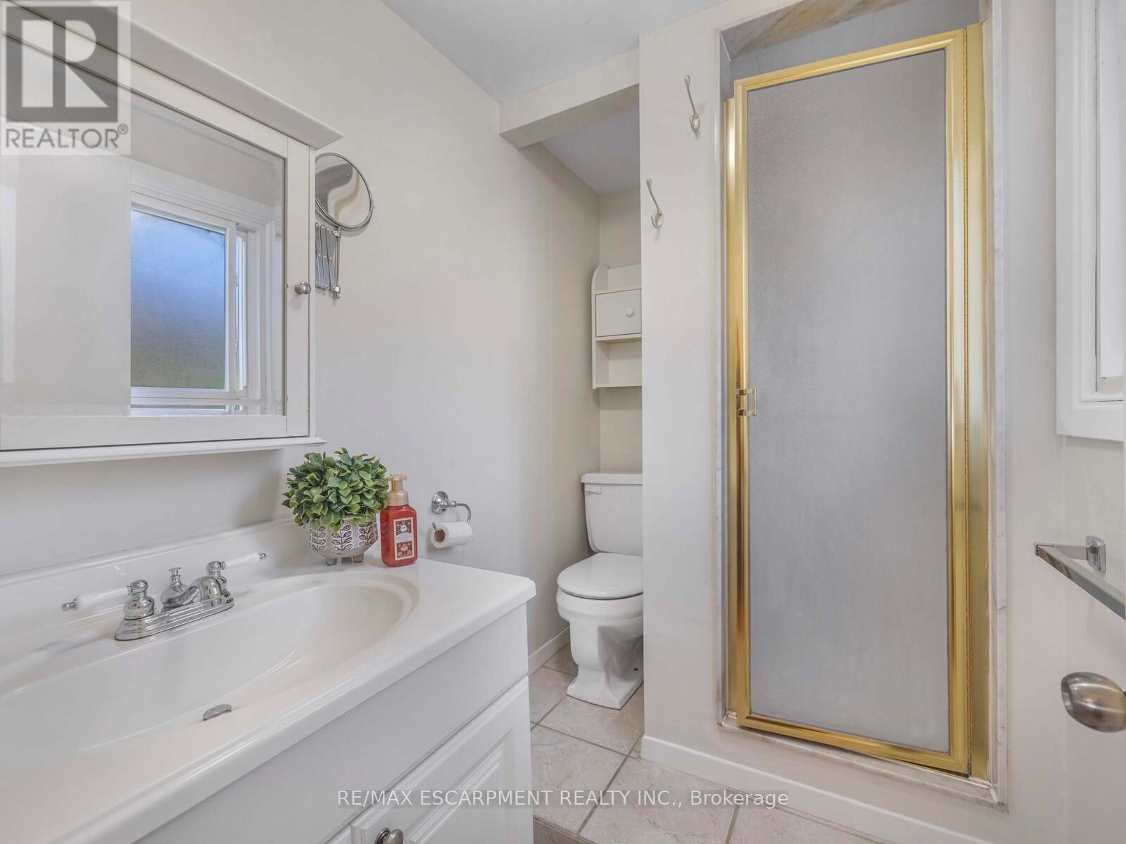 10 Alexander Street, Brampton, Ontario  L6V 1H6 - Photo 22 - W12445099