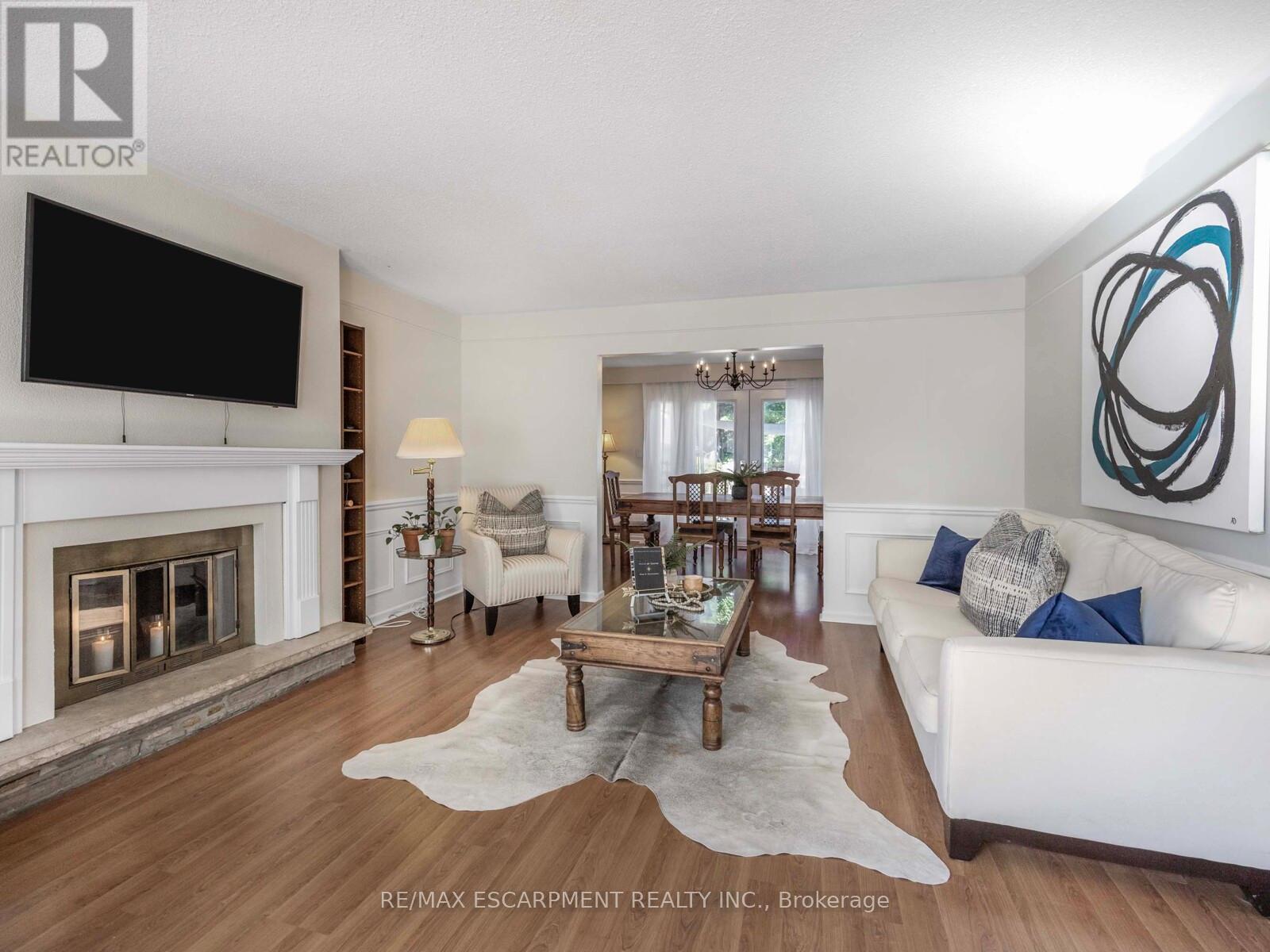 10 Alexander Street, Brampton, Ontario  L6V 1H6 - Photo 6 - W12445099