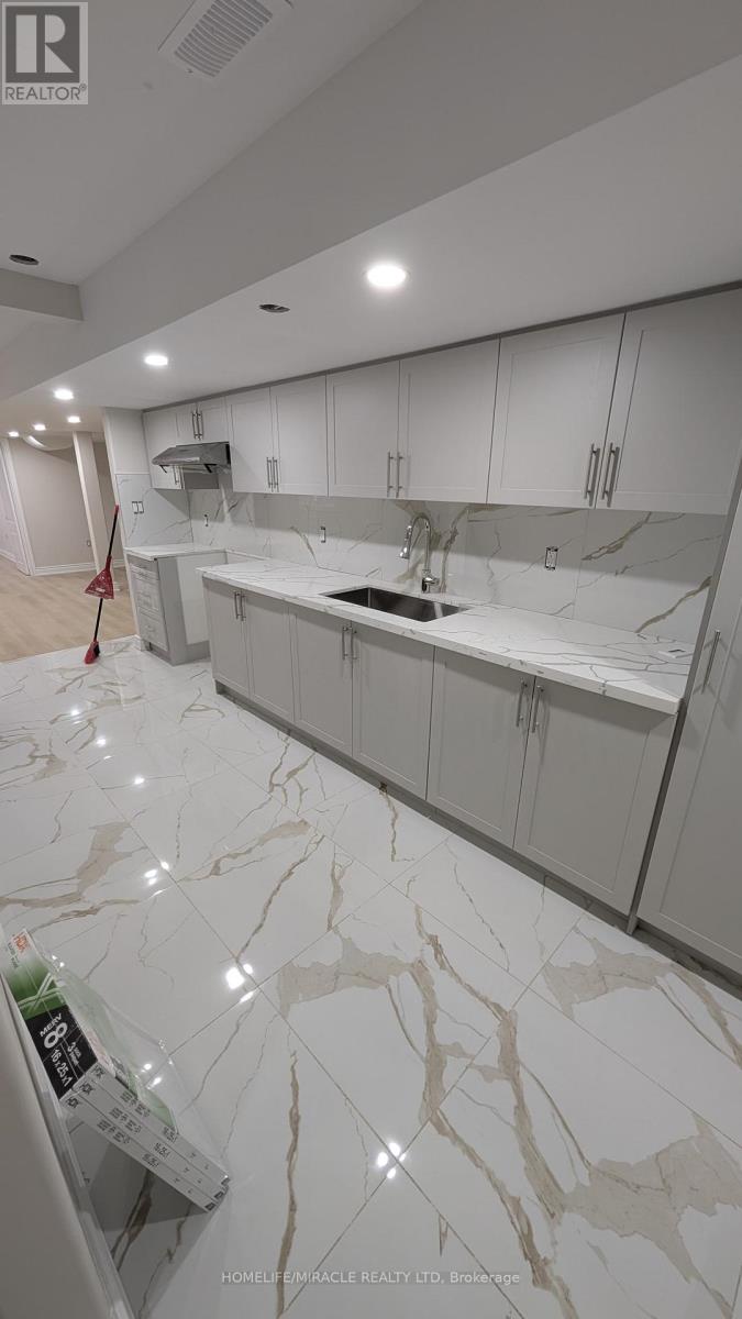 Lower - 47 Arnold Circle, Brampton, Ontario  L7A 0B8 - Photo 6 - W12525150