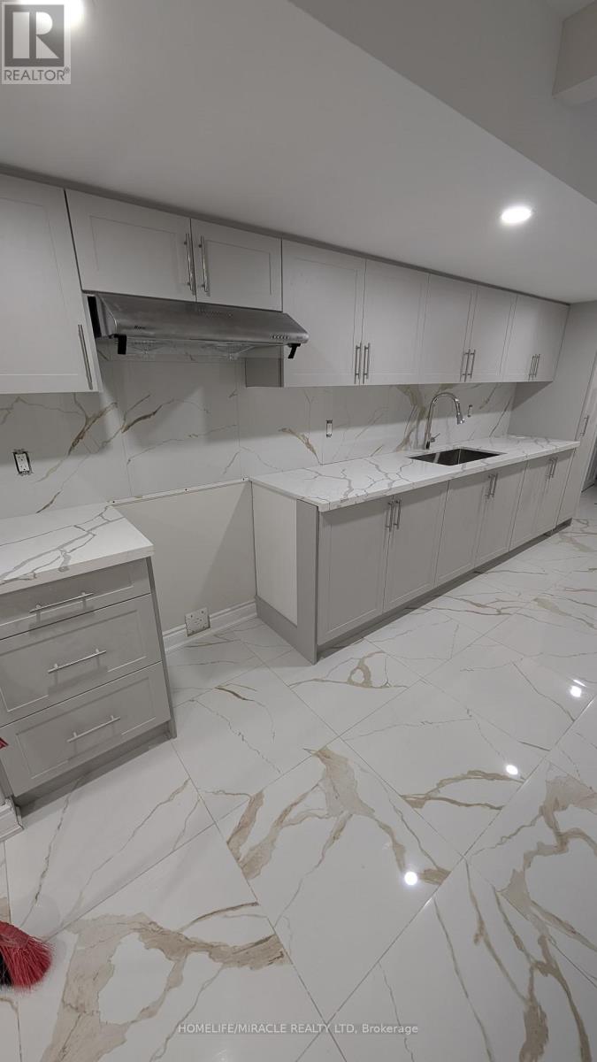 Lower - 47 Arnold Circle, Brampton, Ontario  L7A 0B8 - Photo 7 - W12525150