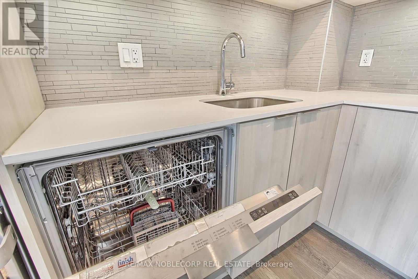 610 - 50 Forest Manor Road, Toronto, Ontario  M2J 1M6 - Photo 13 - C12606300