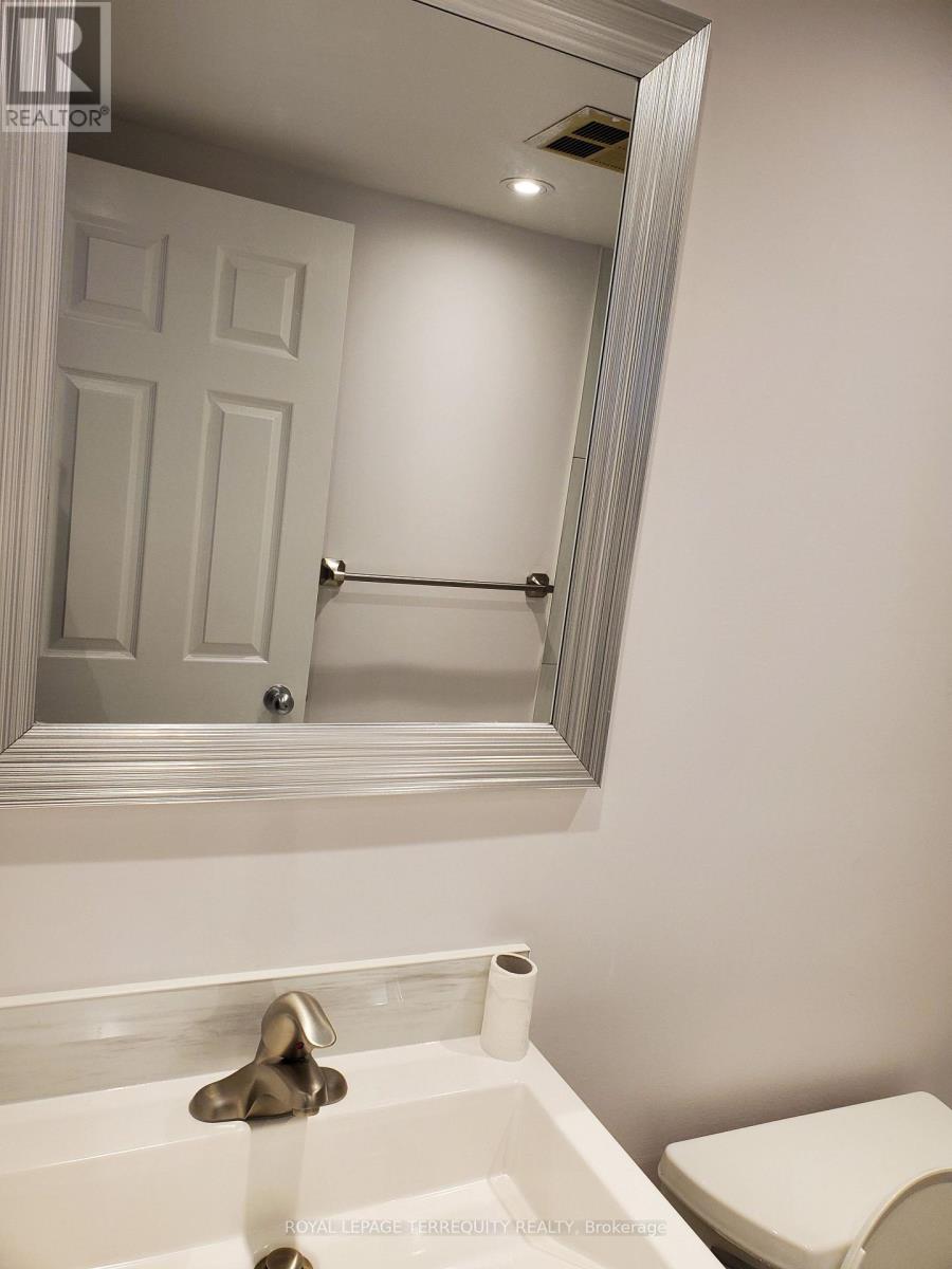 1405 - 99 Harbour Square, Toronto (Waterfront Communities), Ontario  M5J 2H2 - Photo 13 - C12606308