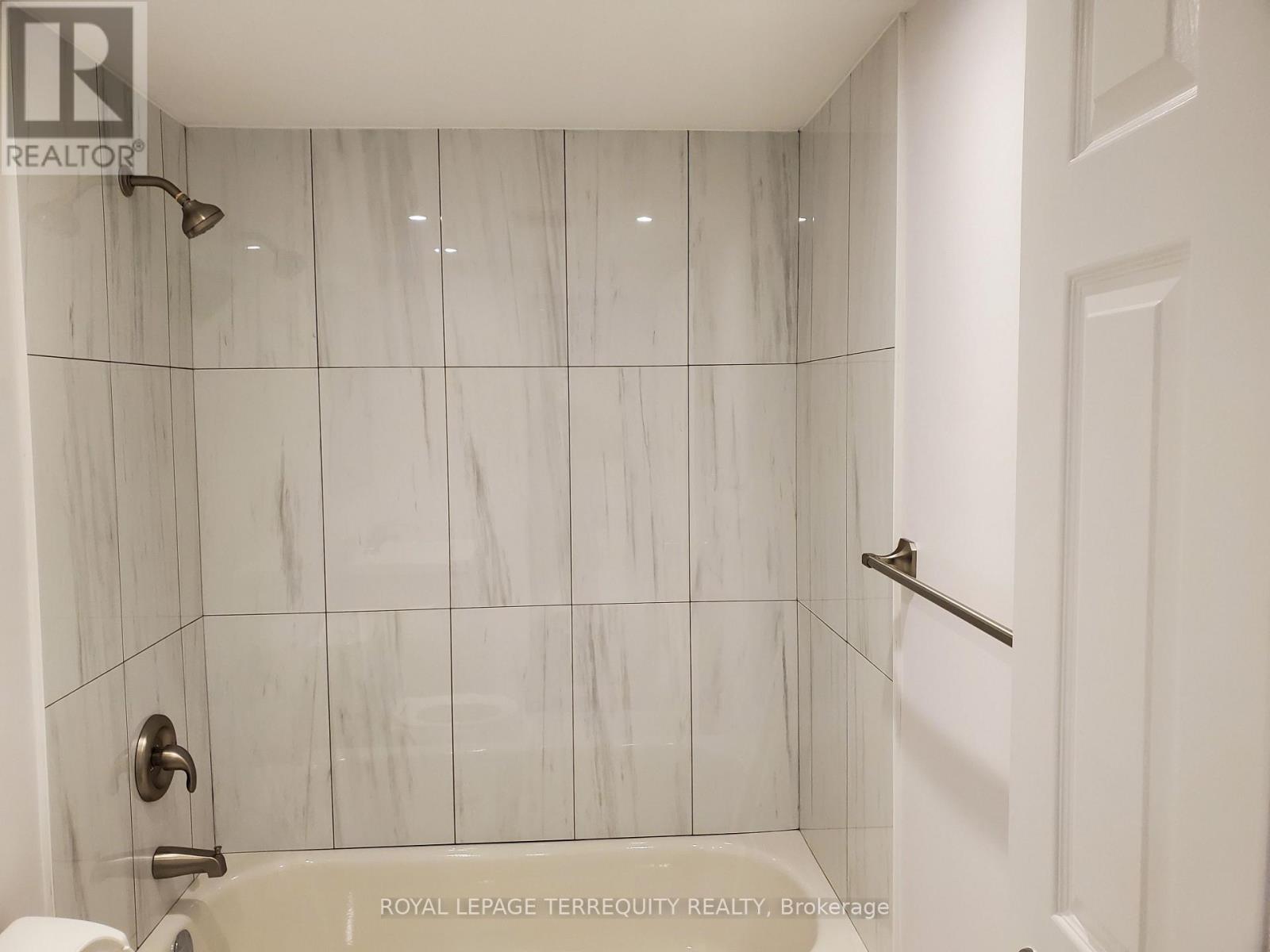 1405 - 99 Harbour Square, Toronto (Waterfront Communities), Ontario  M5J 2H2 - Photo 26 - C12606308