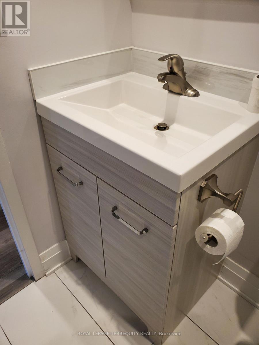 1405 - 99 Harbour Square, Toronto (Waterfront Communities), Ontario  M5J 2H2 - Photo 29 - C12606308