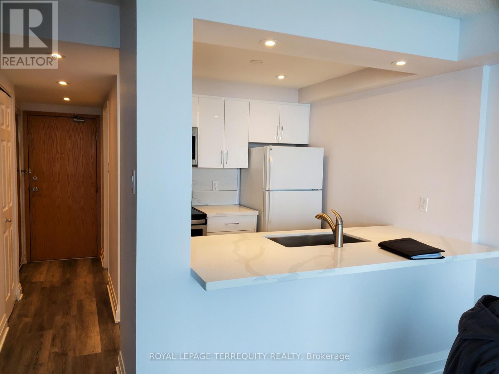 1405 - 99 Harbour Square, Toronto (Waterfront Communities), Ontario  M5J 2H2 - Photo 36 - C12606308