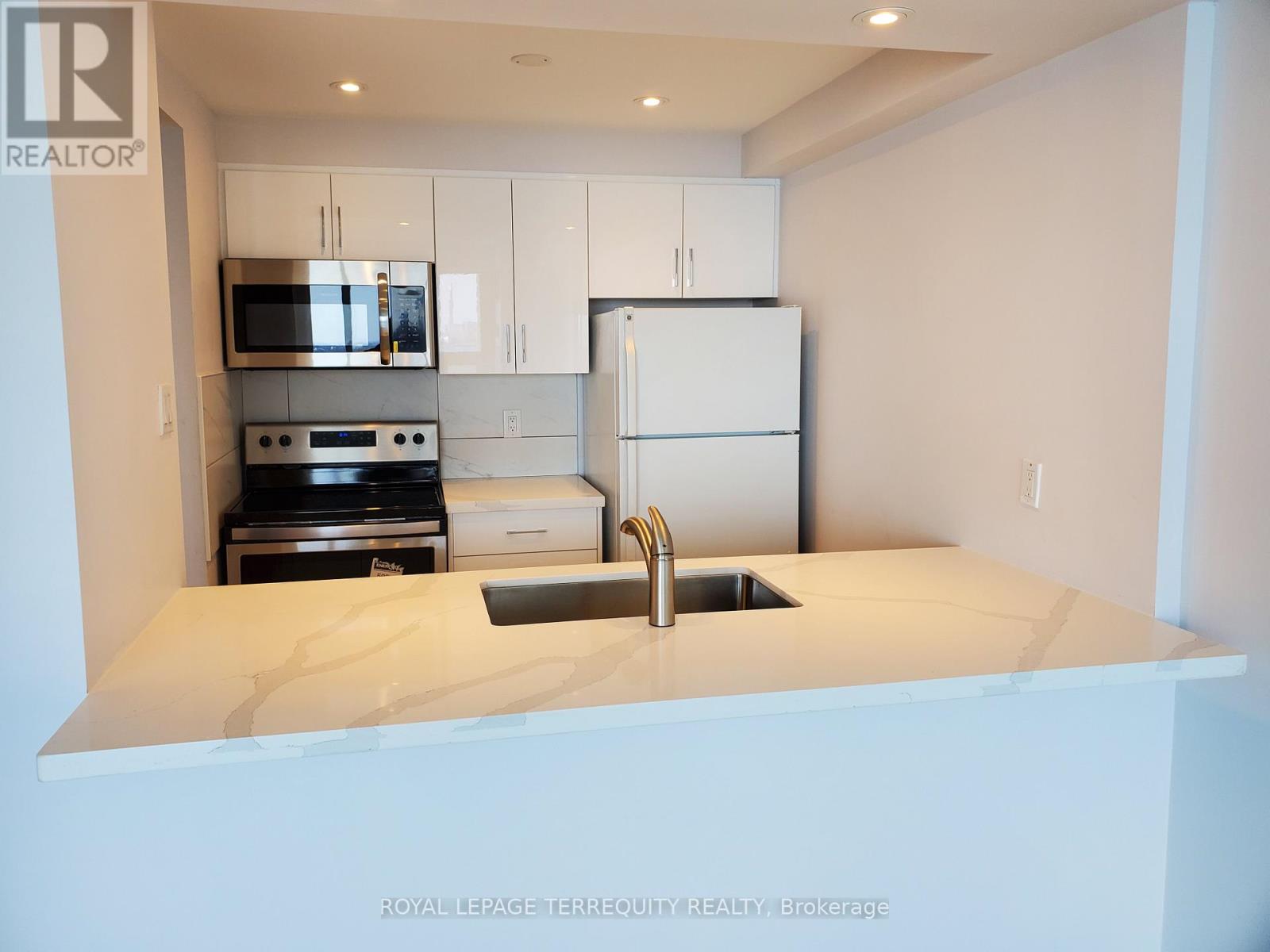 1405 - 99 Harbour Square, Toronto (Waterfront Communities), Ontario  M5J 2H2 - Photo 6 - C12606308