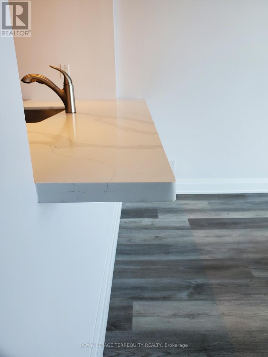 1405 - 99 Harbour Square, Toronto (Waterfront Communities), Ontario  M5J 2H2 - Photo 9 - C12606308