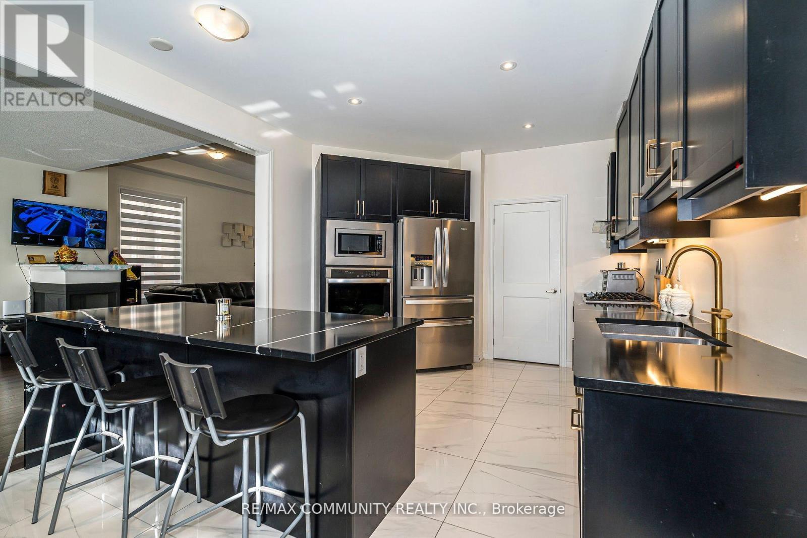 11 Northern Breeze Crescent, Whitby, Ontario  L1R 0P4 - Photo 17 - E12606160