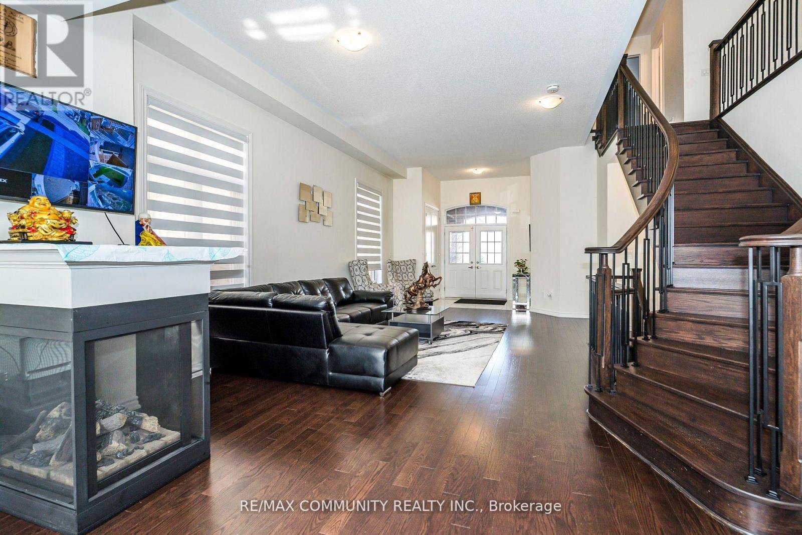 11 Northern Breeze Crescent, Whitby, Ontario  L1R 0P4 - Photo 7 - E12606160