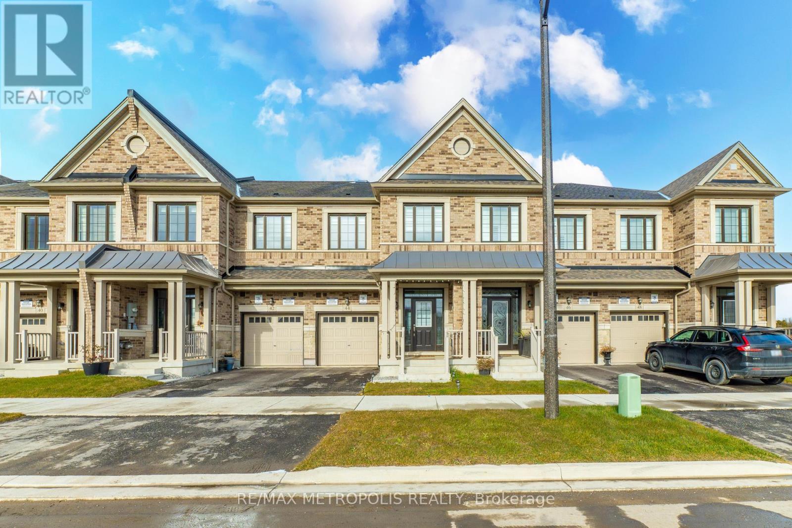 44 Reigate Avenue, Whitby, Ontario  L1P 1Y3 - Photo 2 - E12606240