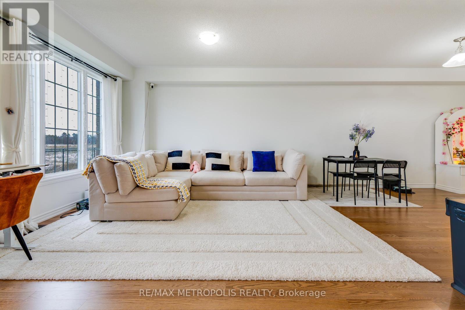 44 Reigate Avenue, Whitby, Ontario  L1P 1Y3 - Photo 3 - E12606240