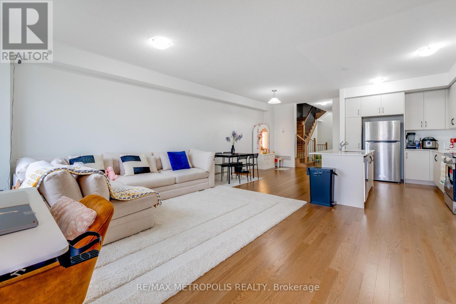 44 Reigate Avenue, Whitby, Ontario  L1P 1Y3 - Photo 6 - E12606240