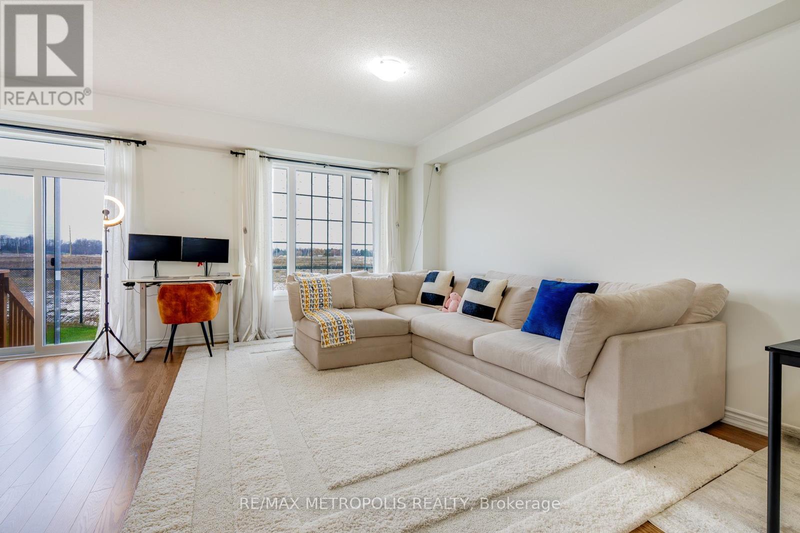 44 Reigate Avenue, Whitby, Ontario  L1P 1Y3 - Photo 7 - E12606240