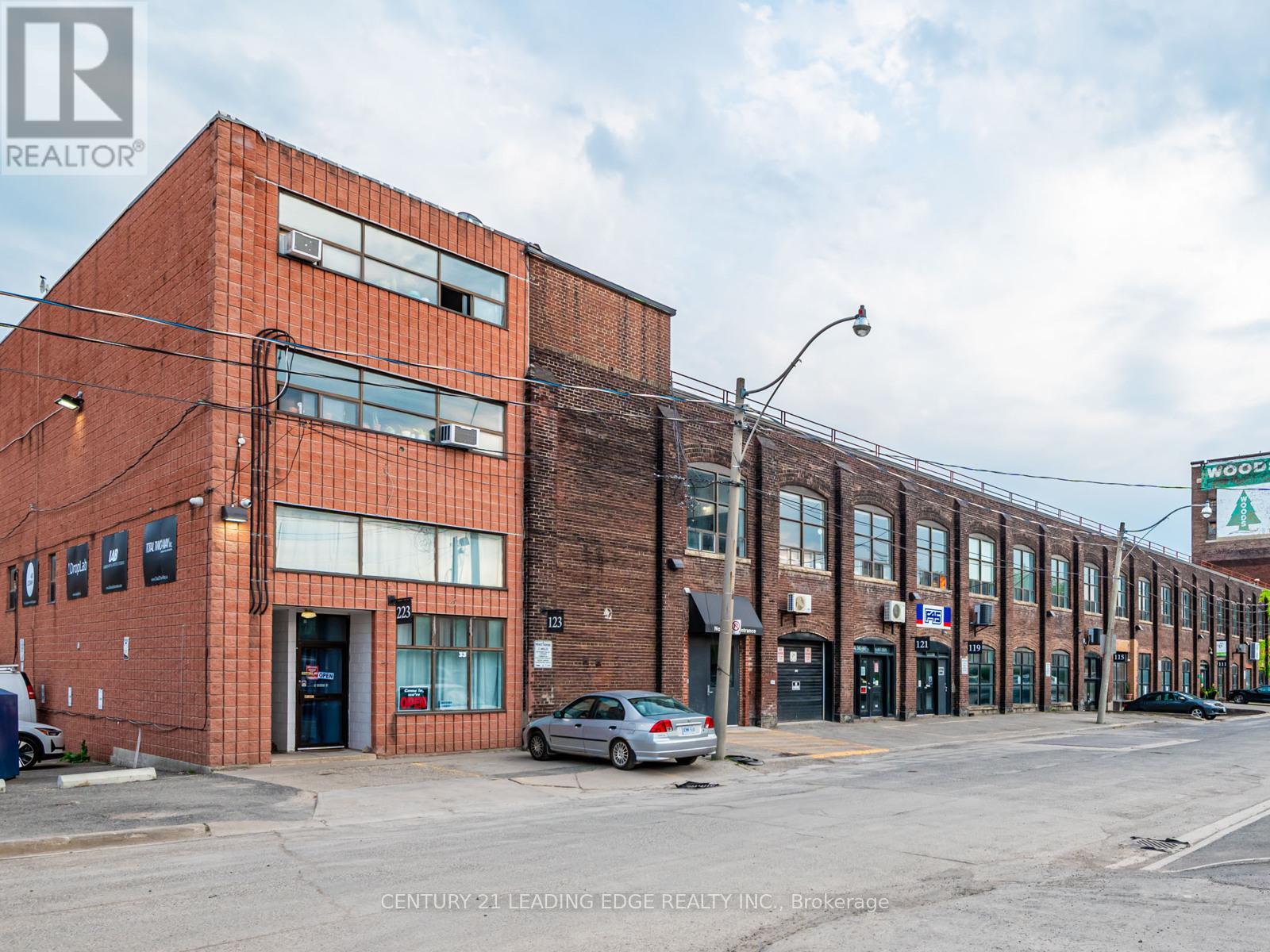 19 Dickens Street, Toronto, Ontario  M4M 1T8 - Photo 3 - E12606262