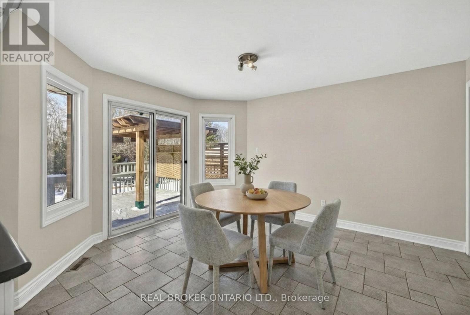 28 Blyth Street W, Richmond Hill, Ontario  L4E 2Y1 - Photo 8 - N12606184