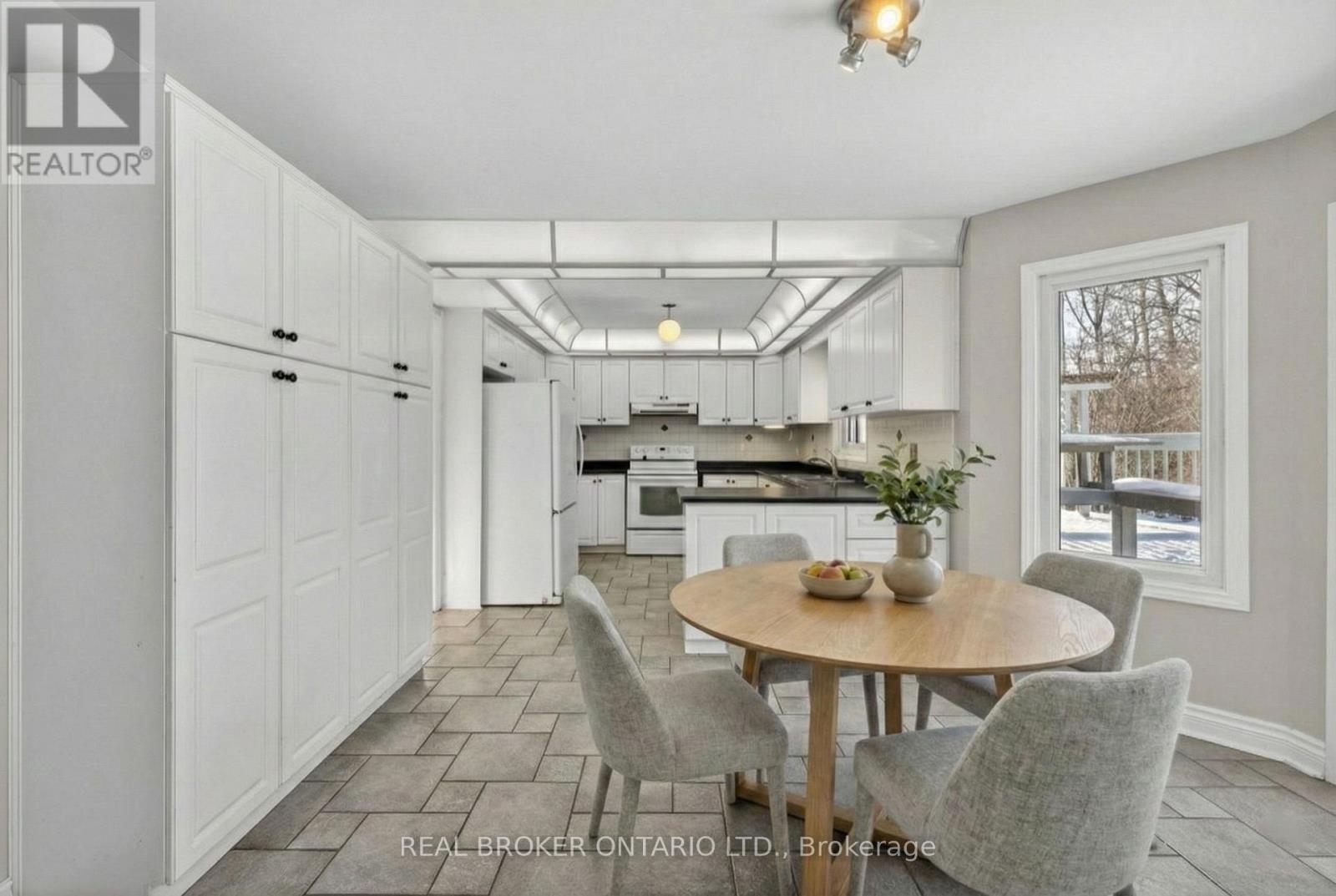 28 Blyth Street W, Richmond Hill, Ontario  L4E 2Y1 - Photo 9 - N12606184