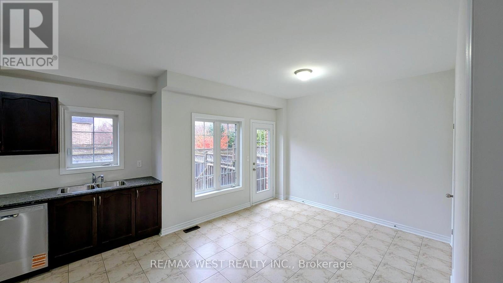 10 Moore's Court, Markham, Ontario  L6B 0V6 - Photo 7 - N12606206