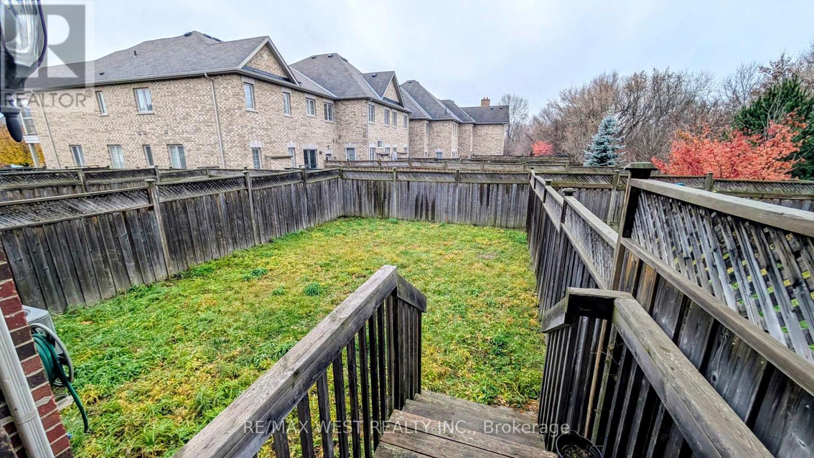 10 Moore's Court, Markham, Ontario  L6B 0V6 - Photo 9 - N12606206