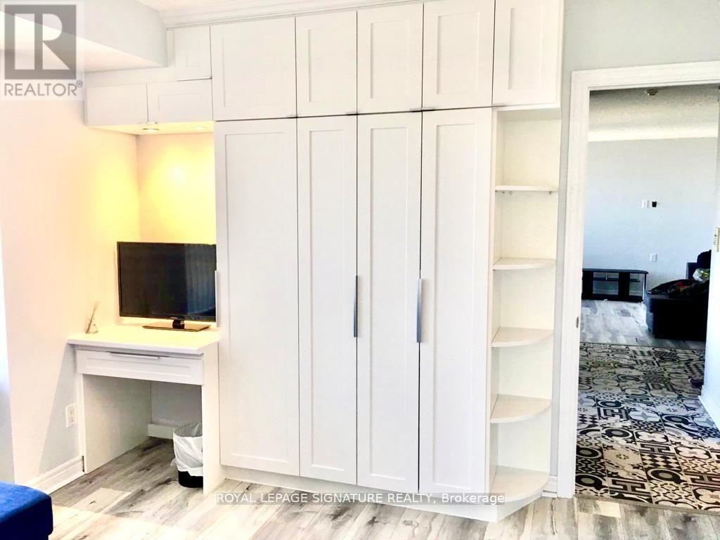 3306 - 310 Burnhamthorpe Road W, Mississauga, Ontario  L5B 4P9 - Photo 2 - W12606158