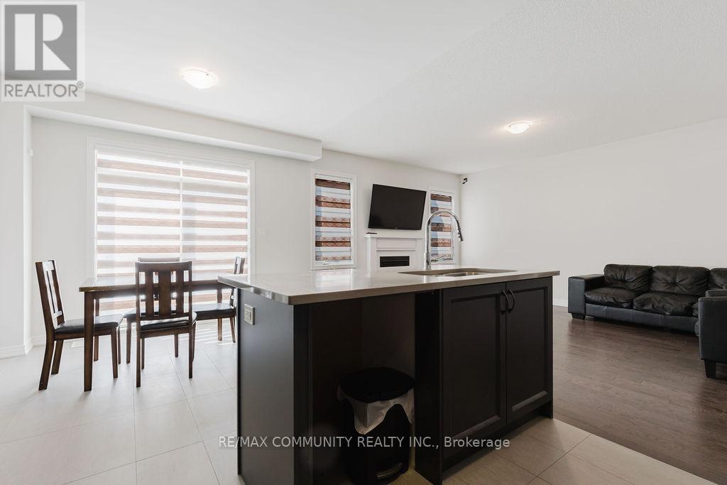 100 Folgate Crescent, Brampton, Ontario  L6R 4A7 - Photo 17 - W12606170