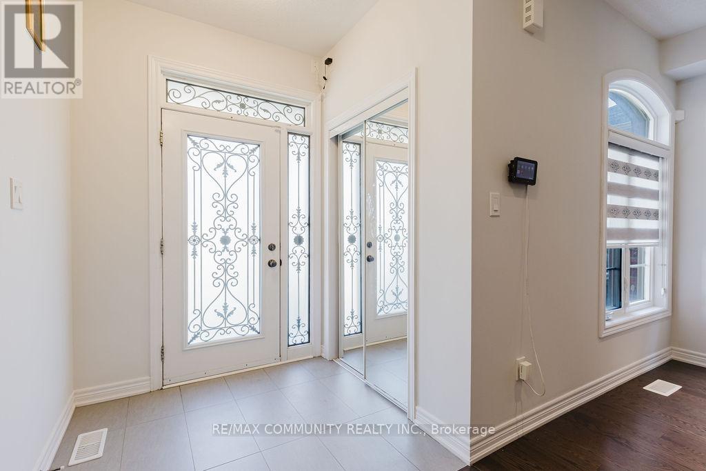 100 Folgate Crescent, Brampton, Ontario  L6R 4A7 - Photo 3 - W12606170