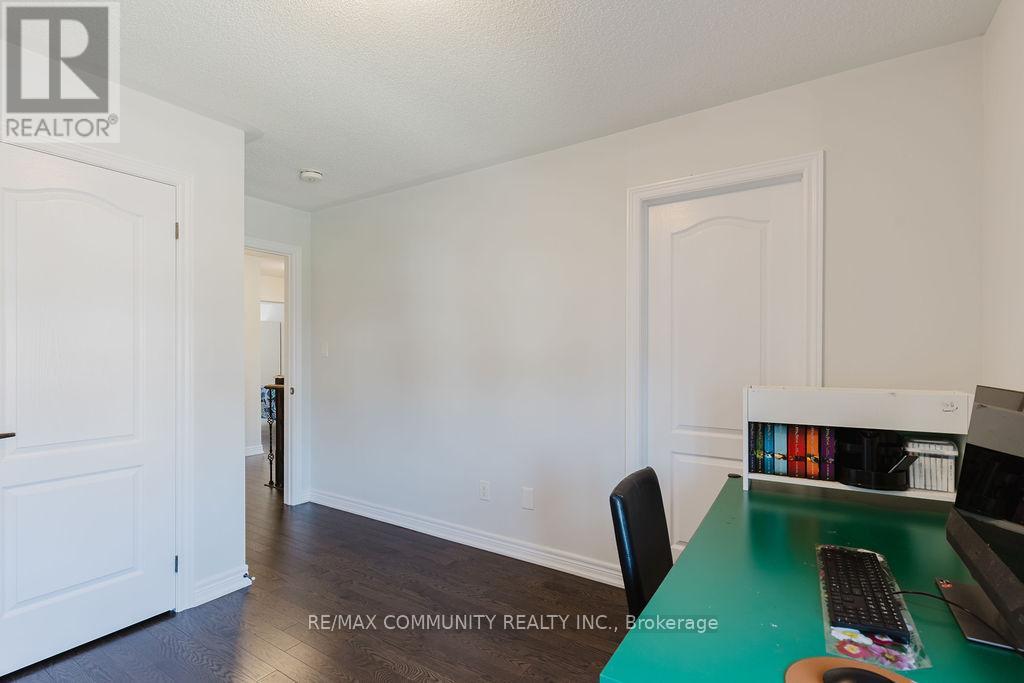 100 Folgate Crescent, Brampton, Ontario  L6R 4A7 - Photo 32 - W12606170