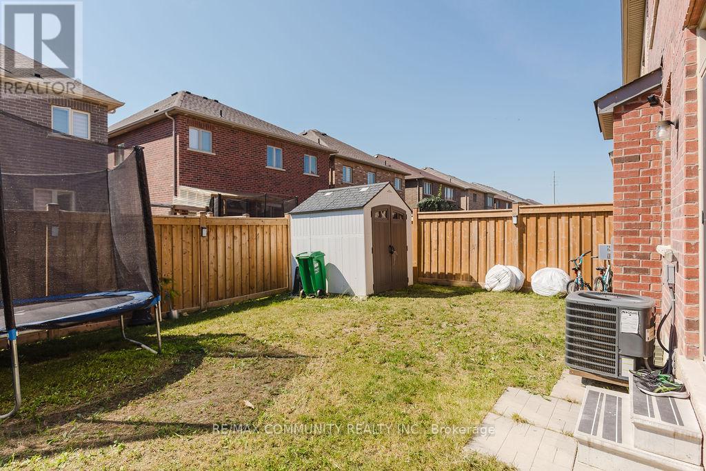 100 Folgate Crescent, Brampton, Ontario  L6R 4A7 - Photo 40 - W12606170