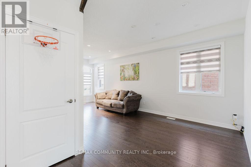 100 Folgate Crescent, Brampton, Ontario  L6R 4A7 - Photo 7 - W12606170