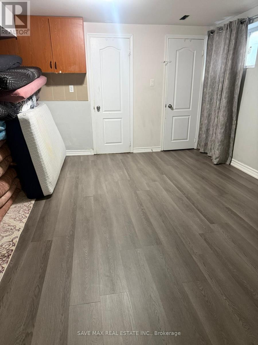 Bsmnt - 2357 Avongate Drive, Mississauga, Ontario  L5C 2X7 - Photo 11 - W12606188