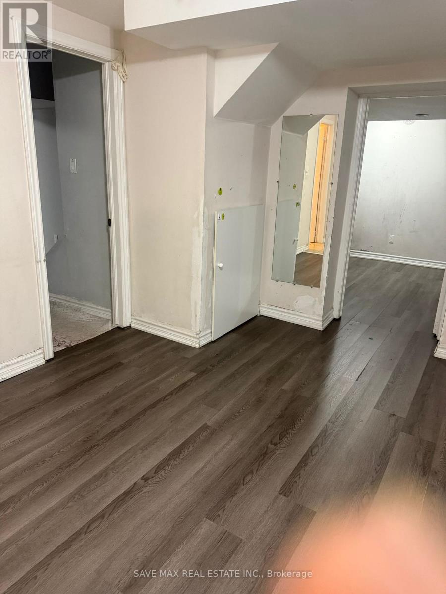 Bsmnt - 2357 Avongate Drive, Mississauga, Ontario  L5C 2X7 - Photo 15 - W12606188