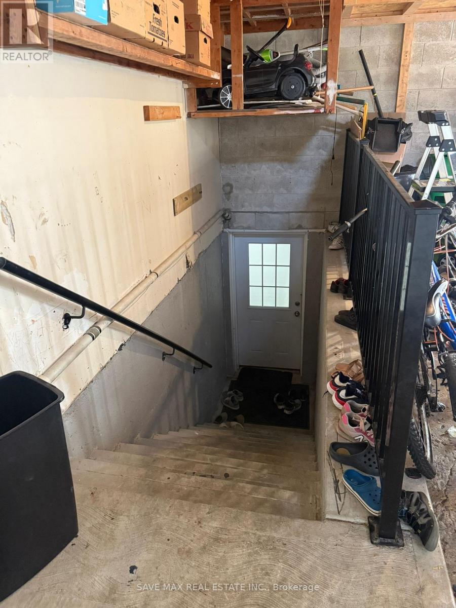 Bsmnt - 2357 Avongate Drive, Mississauga, Ontario  L5C 2X7 - Photo 4 - W12606188