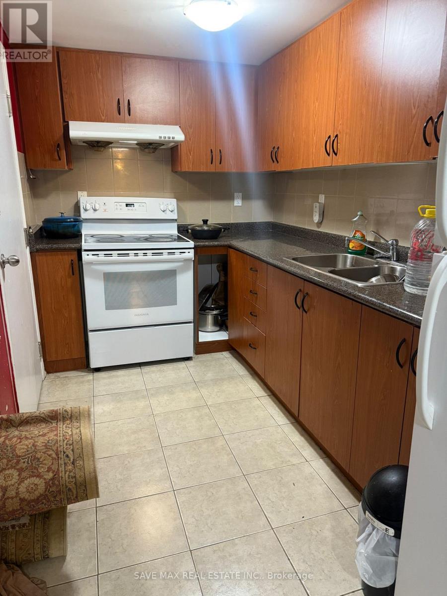 Bsmnt - 2357 Avongate Drive, Mississauga, Ontario  L5C 2X7 - Photo 5 - W12606188