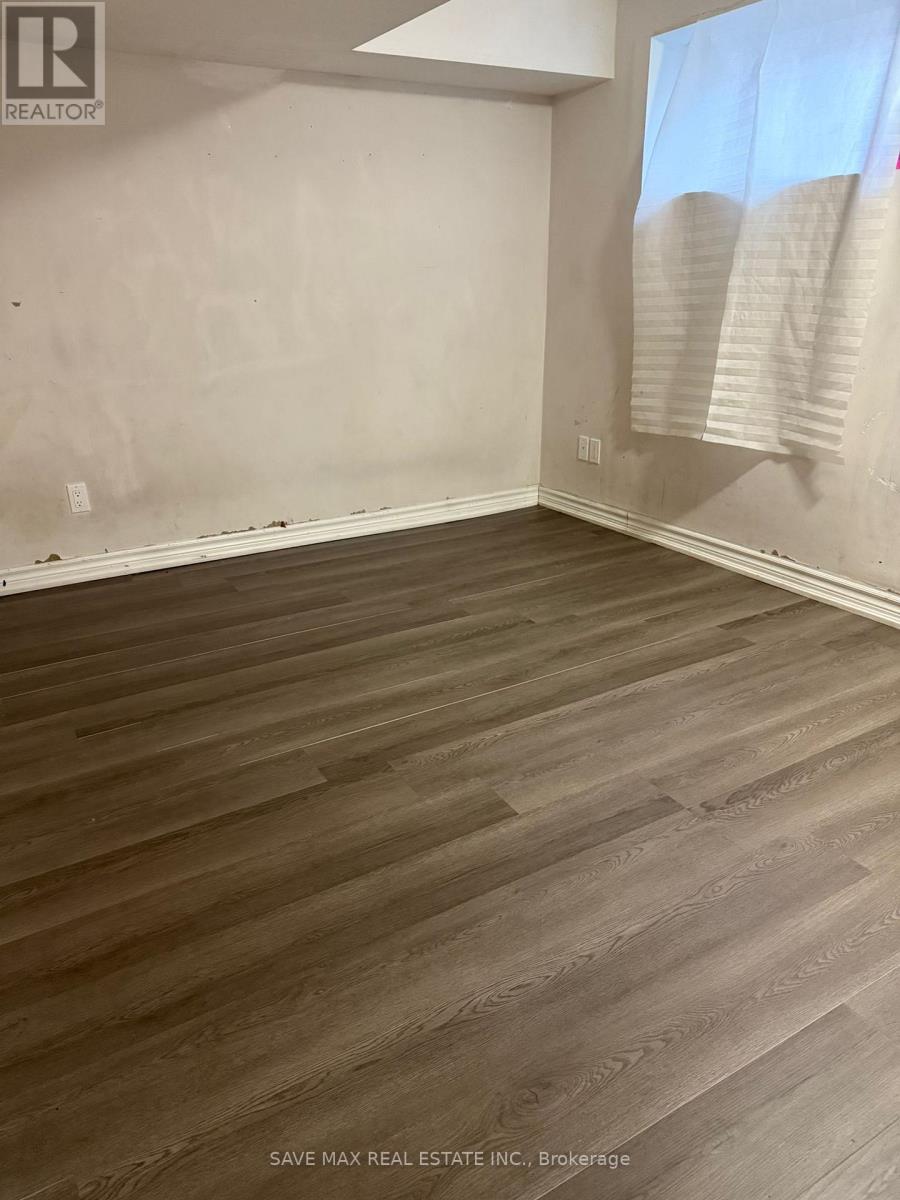 Bsmnt - 2357 Avongate Drive, Mississauga, Ontario  L5C 2X7 - Photo 6 - W12606188