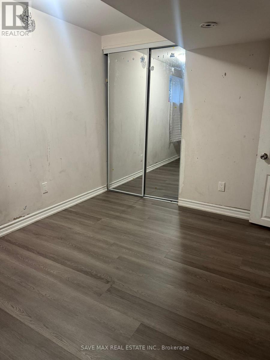 Bsmnt - 2357 Avongate Drive, Mississauga, Ontario  L5C 2X7 - Photo 7 - W12606188