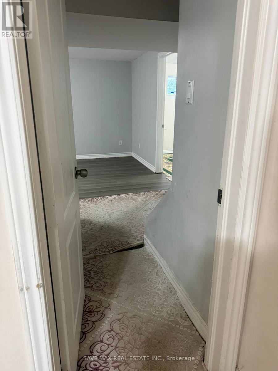 Bsmnt - 2357 Avongate Drive, Mississauga, Ontario  L5C 2X7 - Photo 8 - W12606188