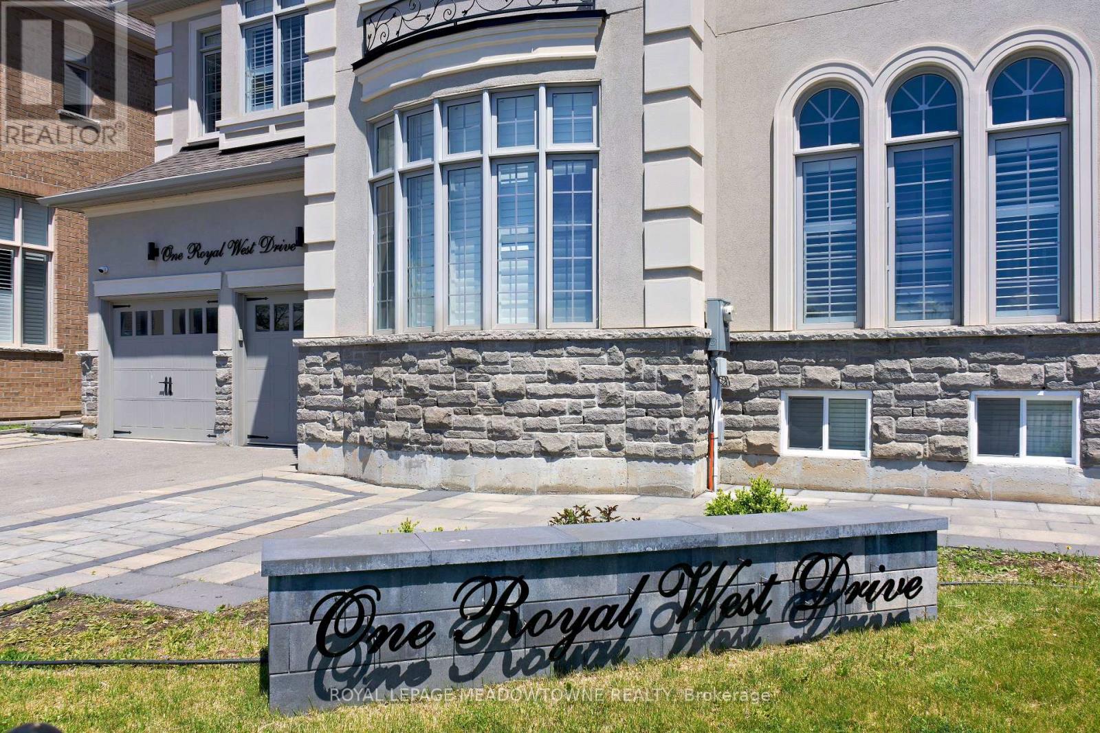 1 Royal West Drive, Brampton, Ontario L6X 2X3 - Photo 4 - W12606200