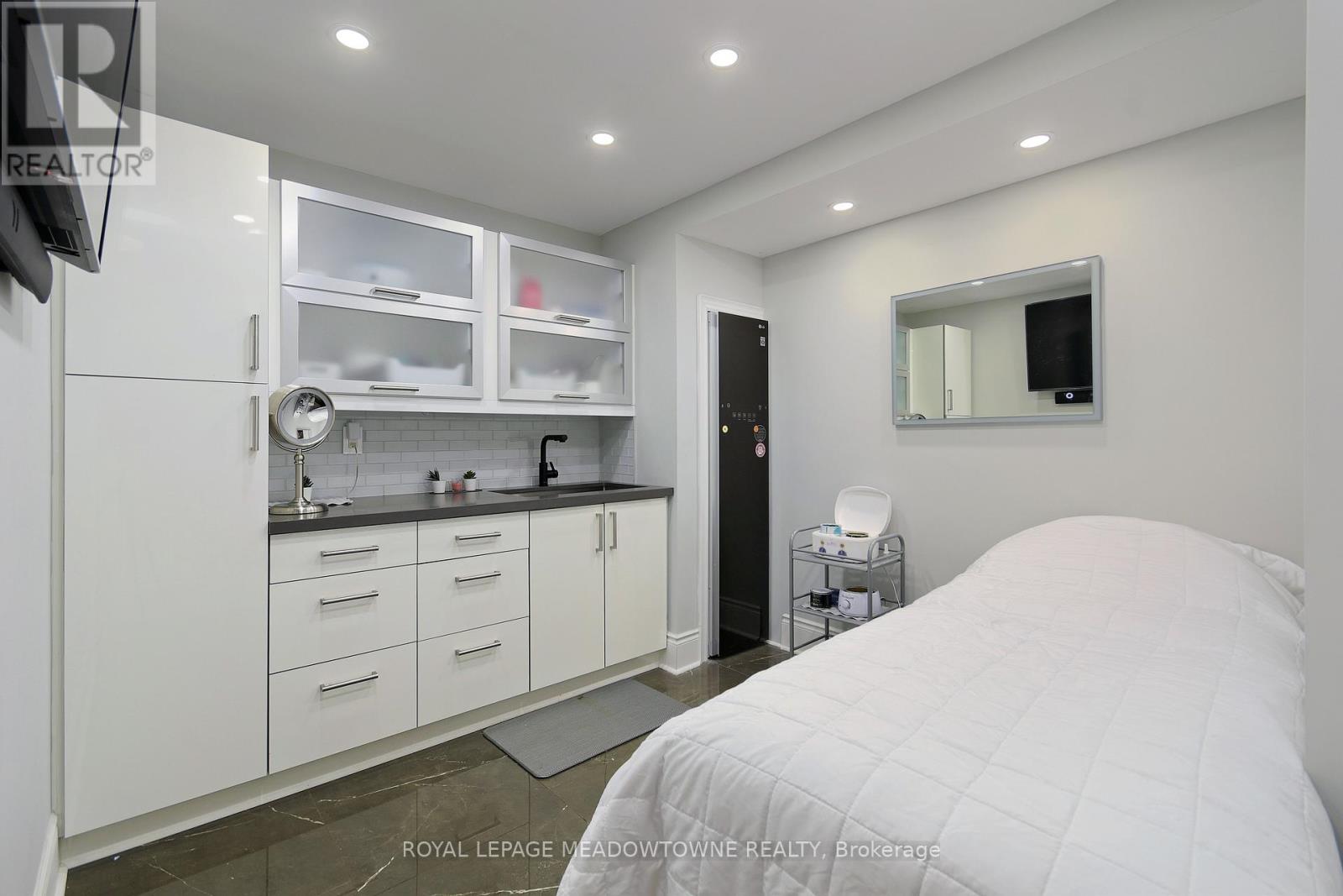 1 Royal West Drive, Brampton, Ontario L6X 2X3 - Photo 43 - W12606200