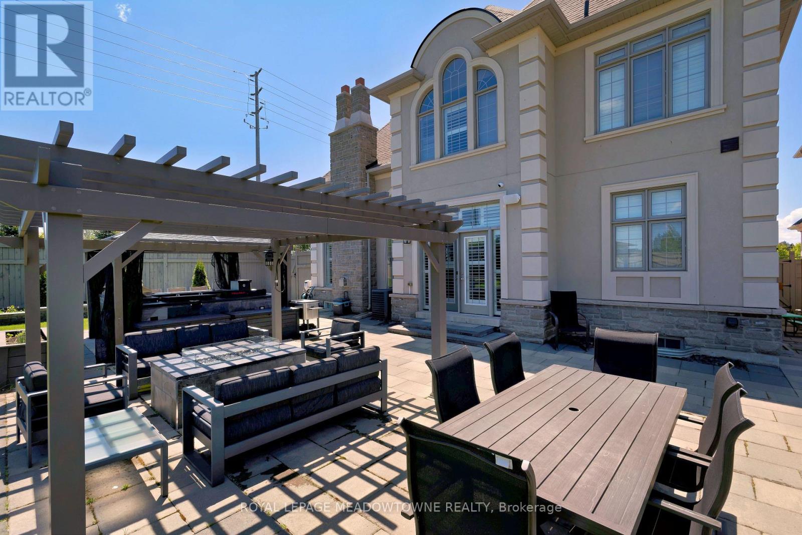 1 Royal West Drive, Brampton, Ontario L6X 2X3 - Photo 46 - W12606200