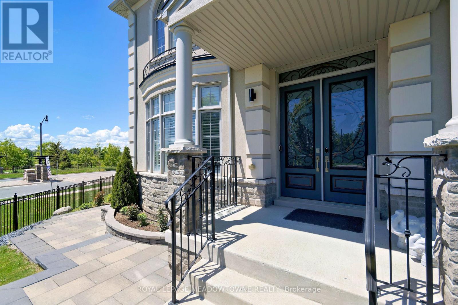 1 Royal West Drive, Brampton, Ontario L6X 2X3 - Photo 5 - W12606200