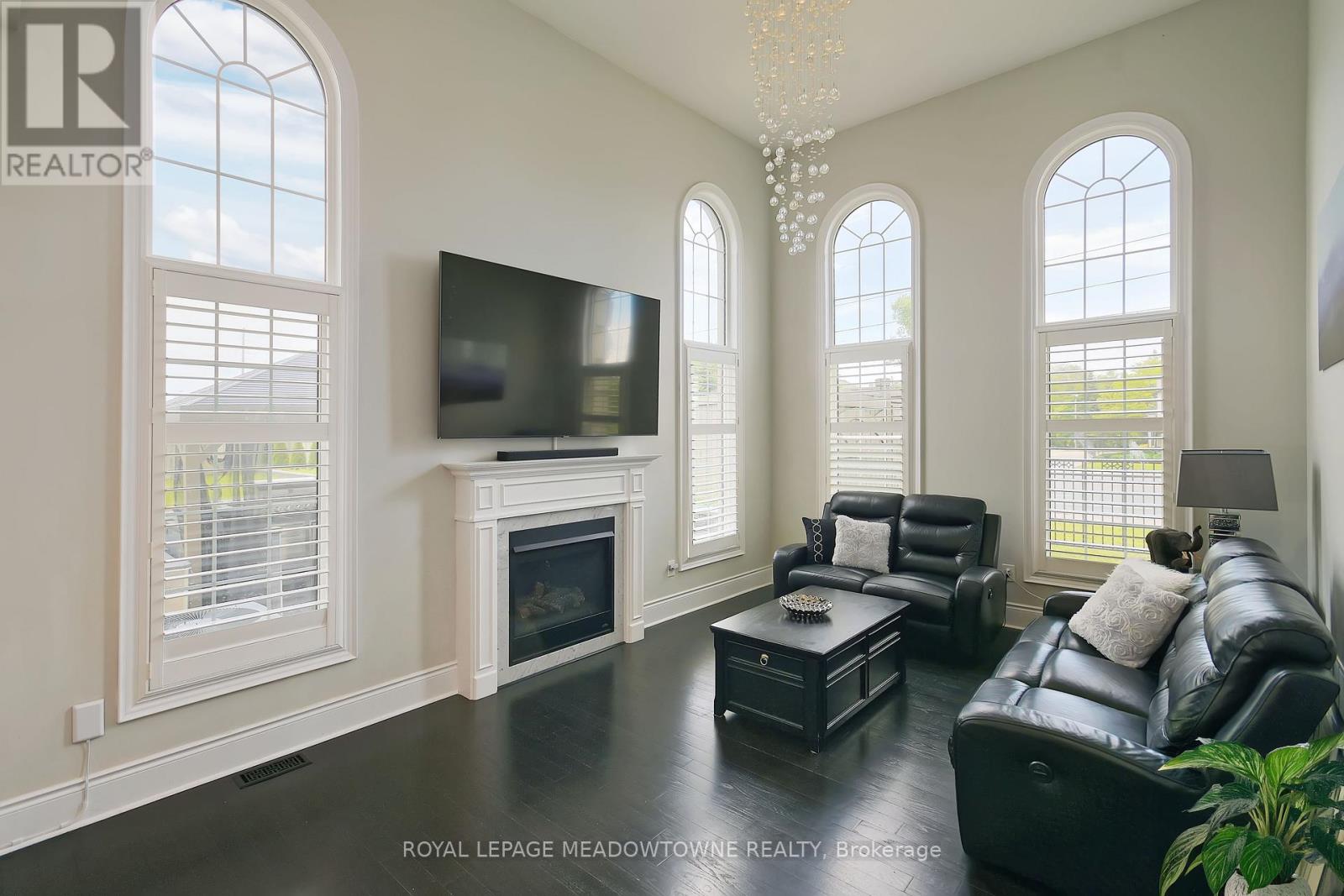 1 Royal West Drive, Brampton, Ontario L6X 2X3 - Photo 8 - W12606200