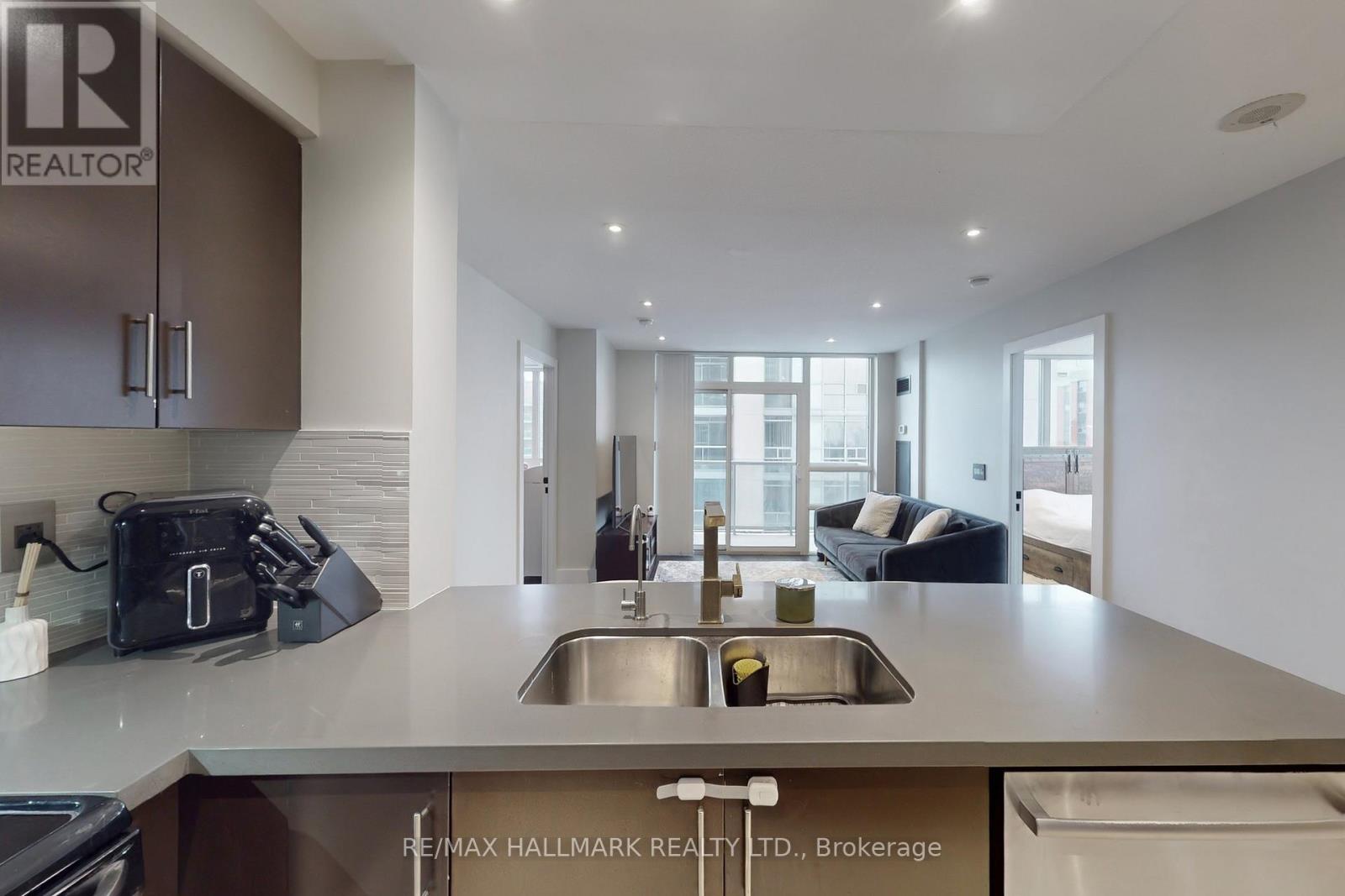 1002 - 3 Michael Power Place, Toronto, Ontario M9A 0A2 - Photo 18 - W12606216