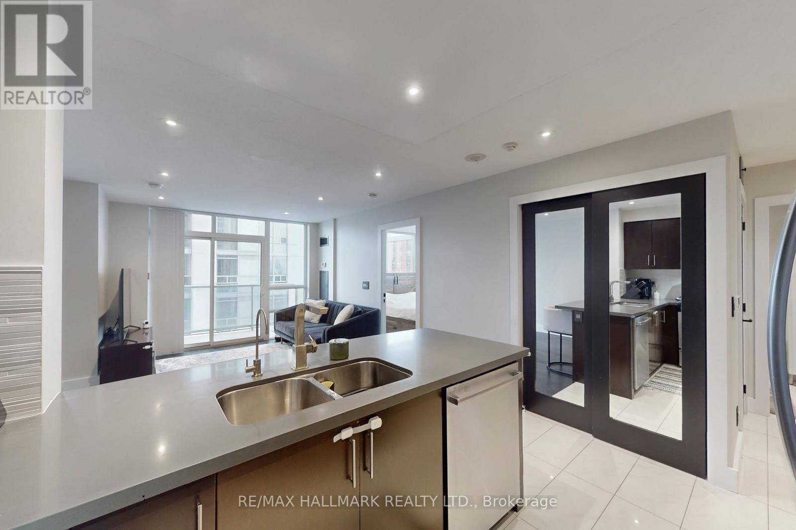 1002 - 3 Michael Power Place, Toronto, Ontario M9A 0A2 - Photo 19 - W12606216